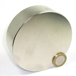 Disco magnético Ø 90,0 x 30,0 mm N48 níquel - sujeta 260 kg