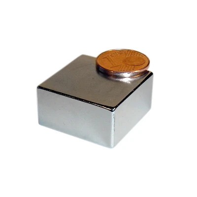 Bloque magnético 25,0 x 25,0 x 13,0 mm N40 níquel - sujeta 23,5 kg